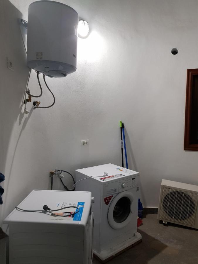 Apartamento privado en una zona tranquila y próxima al aeropuerto TF norte y a la ciudad de San Cristóbal de la Laguna . San Cristóbal de La Laguna Exterior foto
