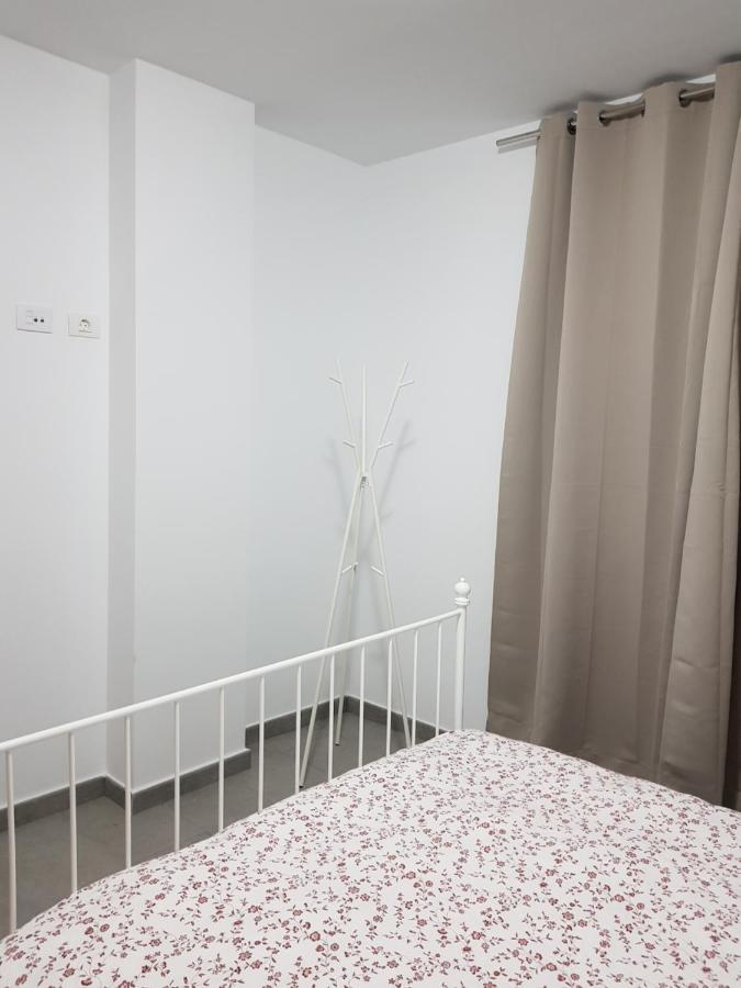 Apartamento privado en una zona tranquila y próxima al aeropuerto TF norte y a la ciudad de San Cristóbal de la Laguna . San Cristóbal de La Laguna Exterior foto